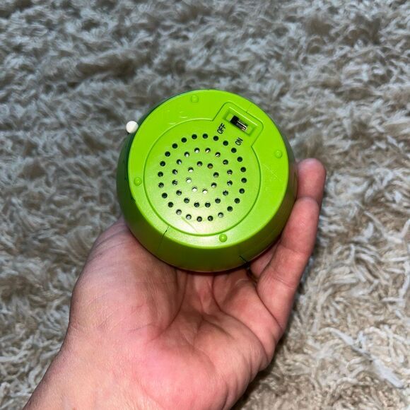 Hallmark Grab-n-Gabs Tell The Elf  Storytelling Electronic Game. - Picture 5 of 6